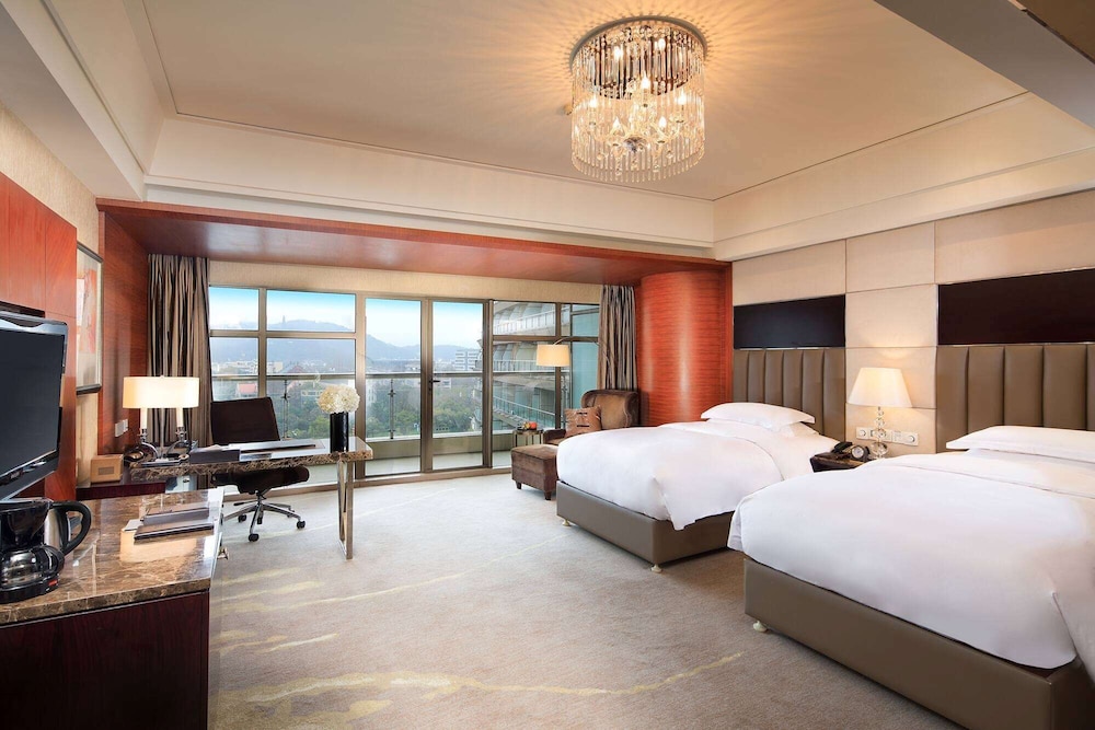 PREMIER, TWIN BEDS