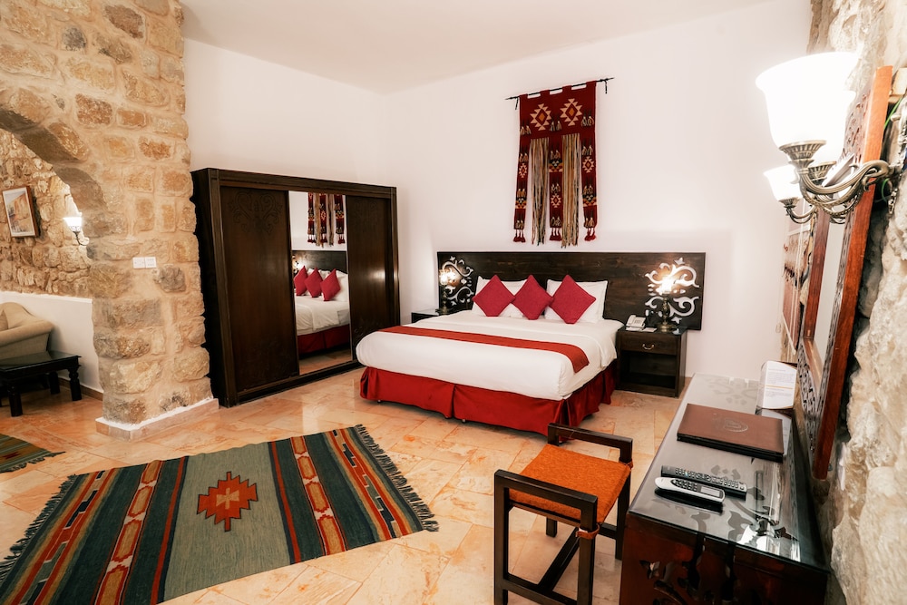 جناح جونيور بسرير كينج، Old Village Resort Petra 8/10