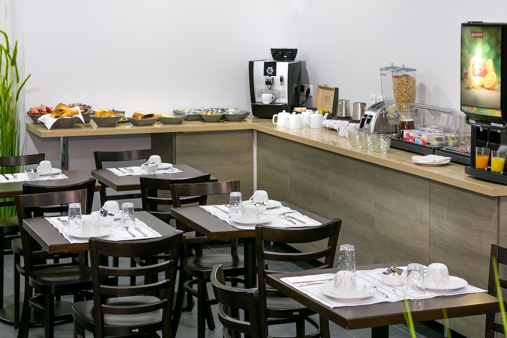 restaurant cafeteria