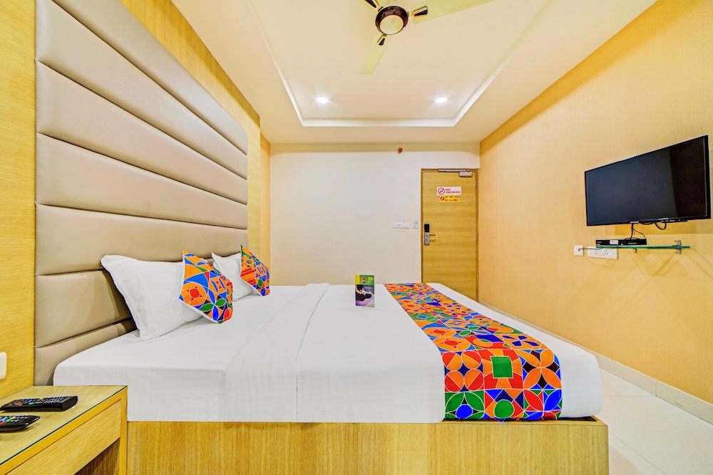 Oyo 14745 Veeraj Suites 30/50