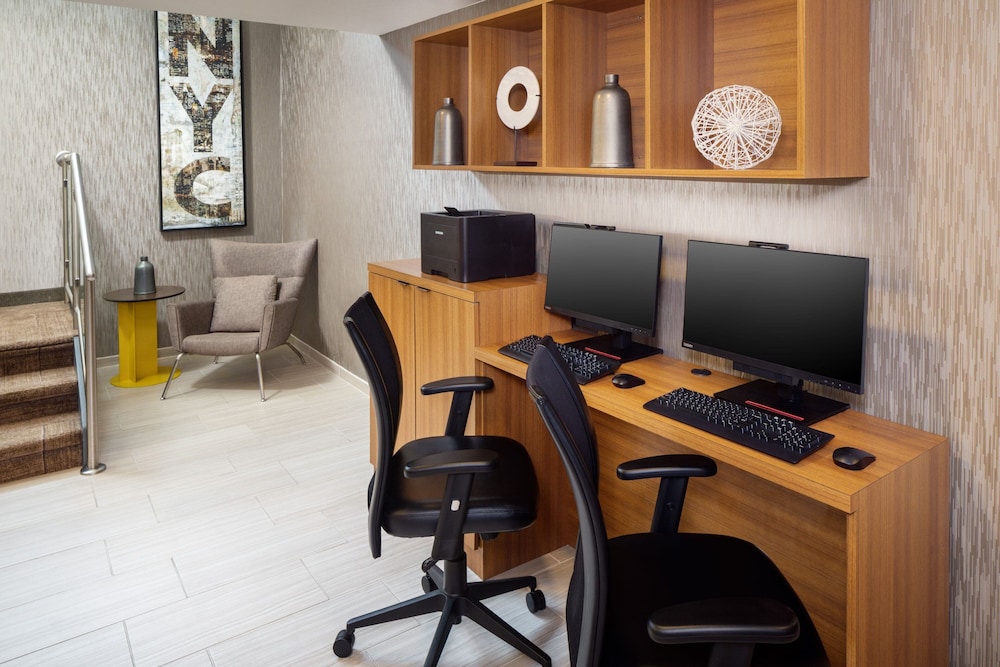 SpringHill Suites By Marriott New York JFK Airport/Jamaica 27/30