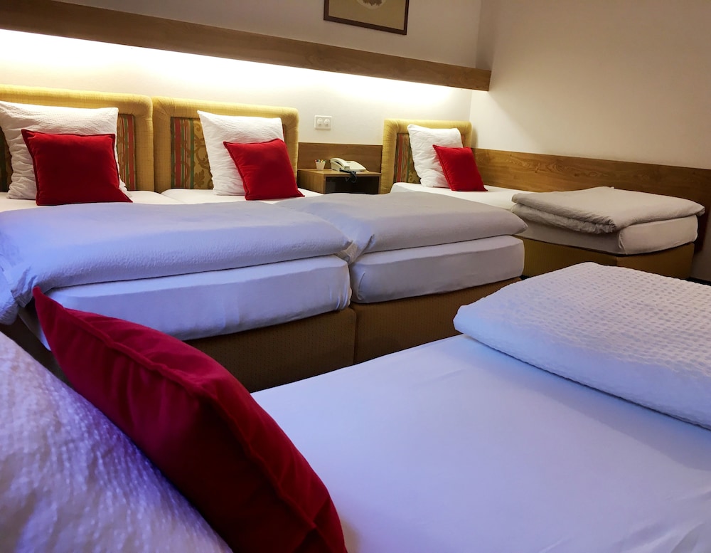 De La Foret Hotel 16/66