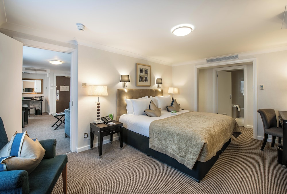 1 Bedroom, Suite, Holiday Inn London - Kensington High St. by IHG 2/7