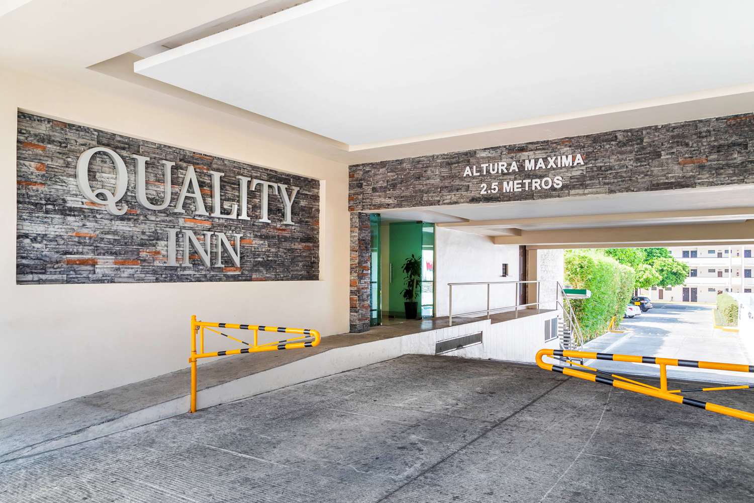 Eco City Hotel 21/22