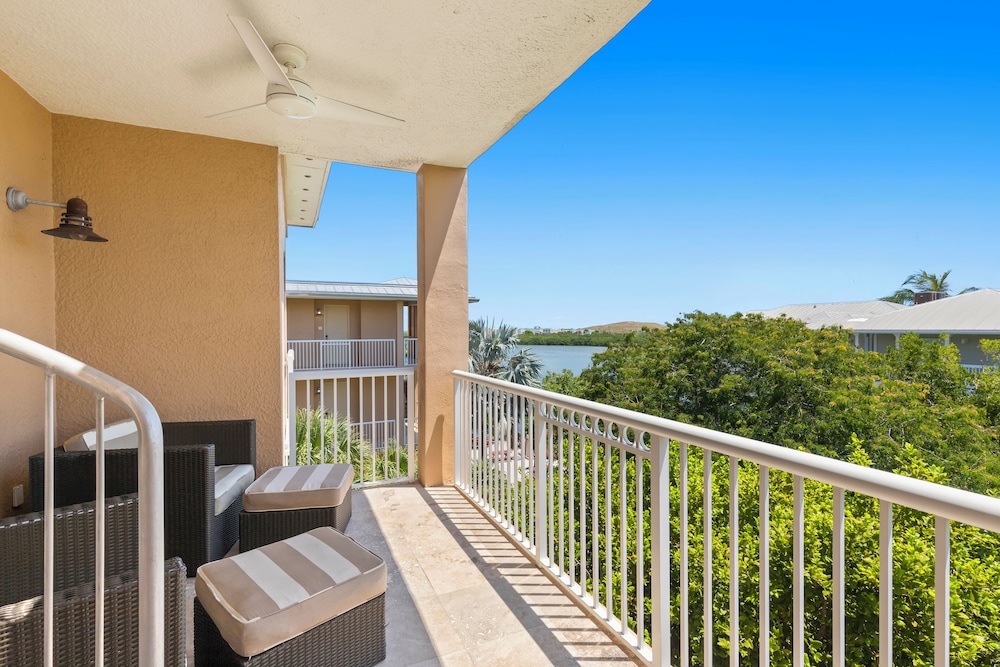 Beachside Resort and Residences 13/50