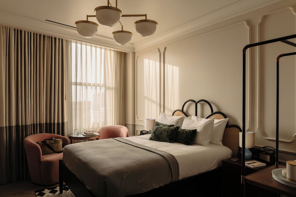 COZY, QUEEN BED