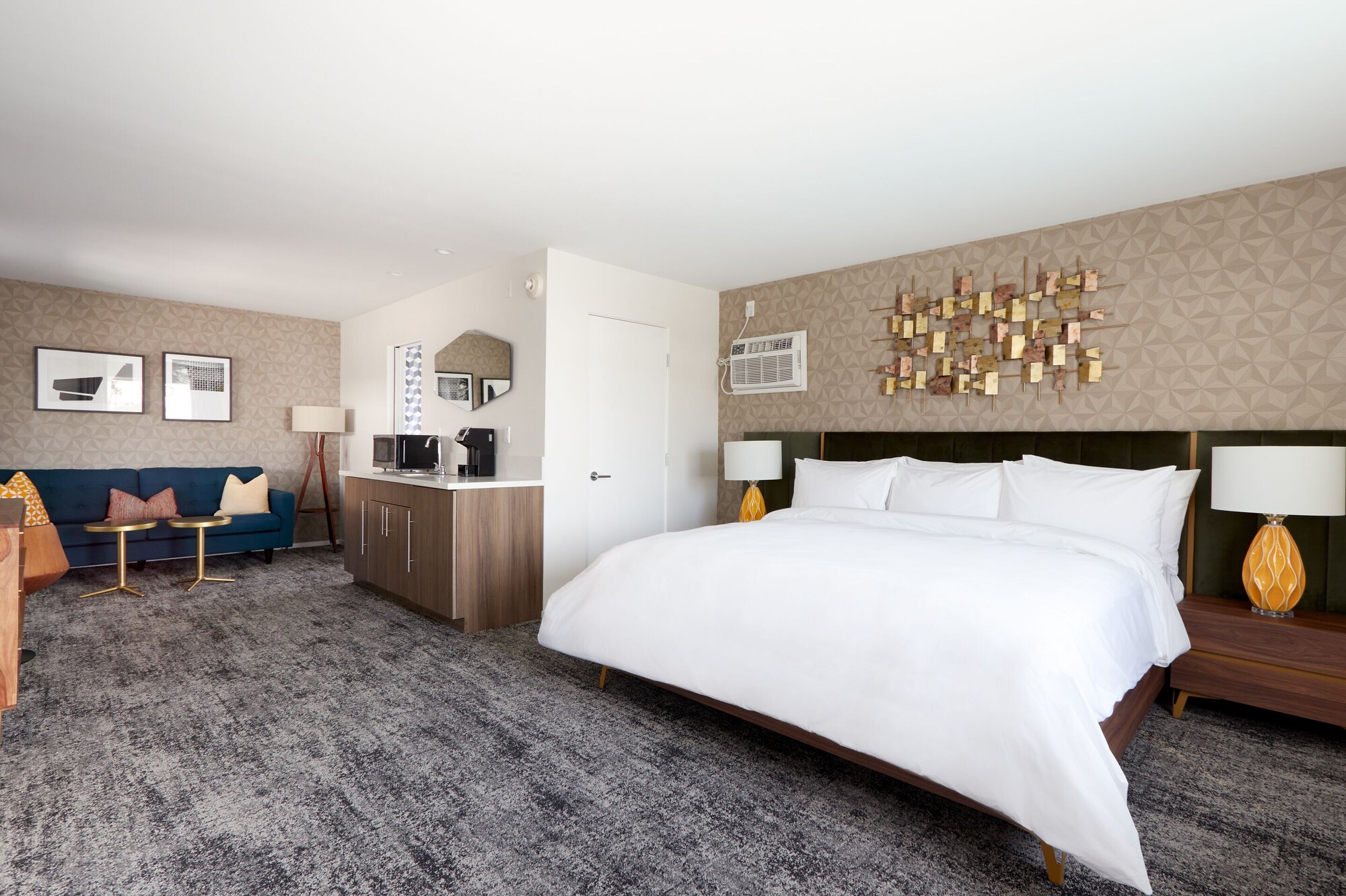 Suite, King Bed, Balcony