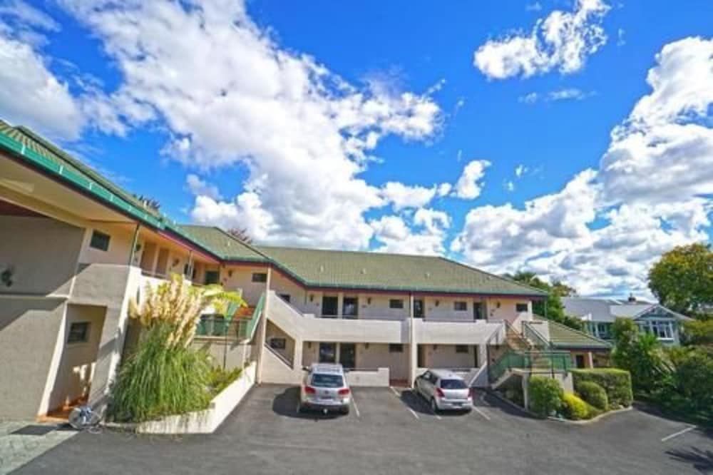 Ashwood Manor Motor Lodge 5/28
