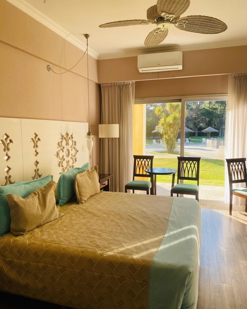 غرفة قياسية بسرير كينج، Howard Johnson By Wyndham Resort Pilar 4/6