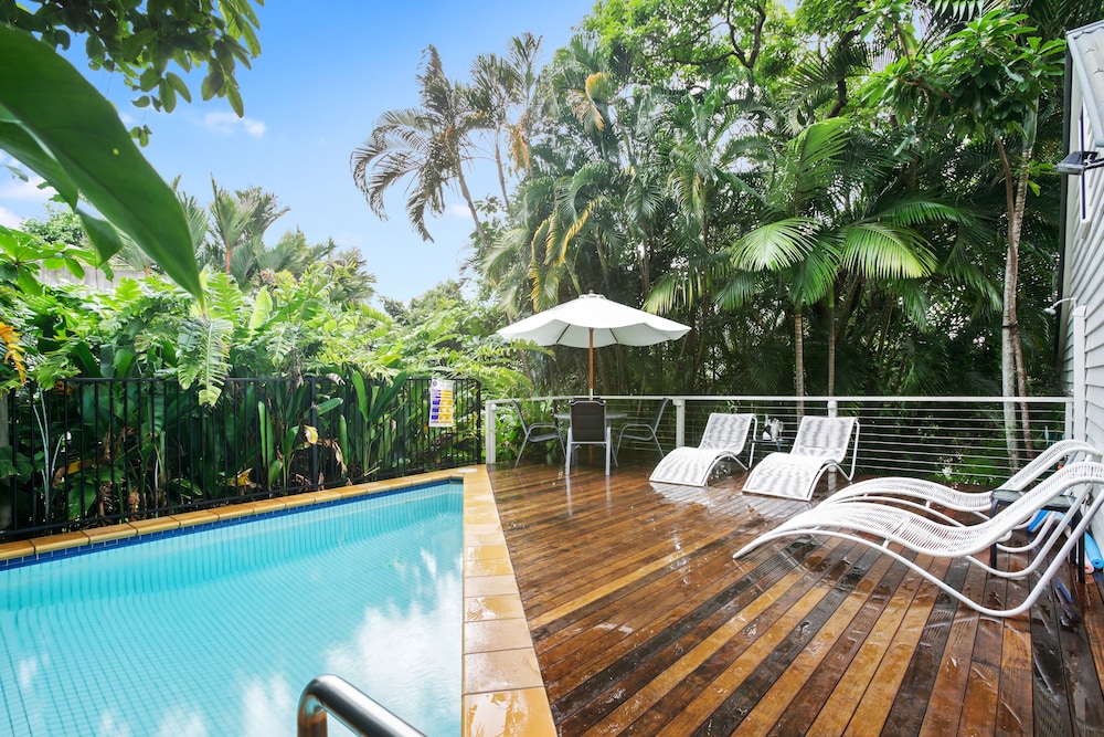 Port Douglas Cottage and Lodge 29/35