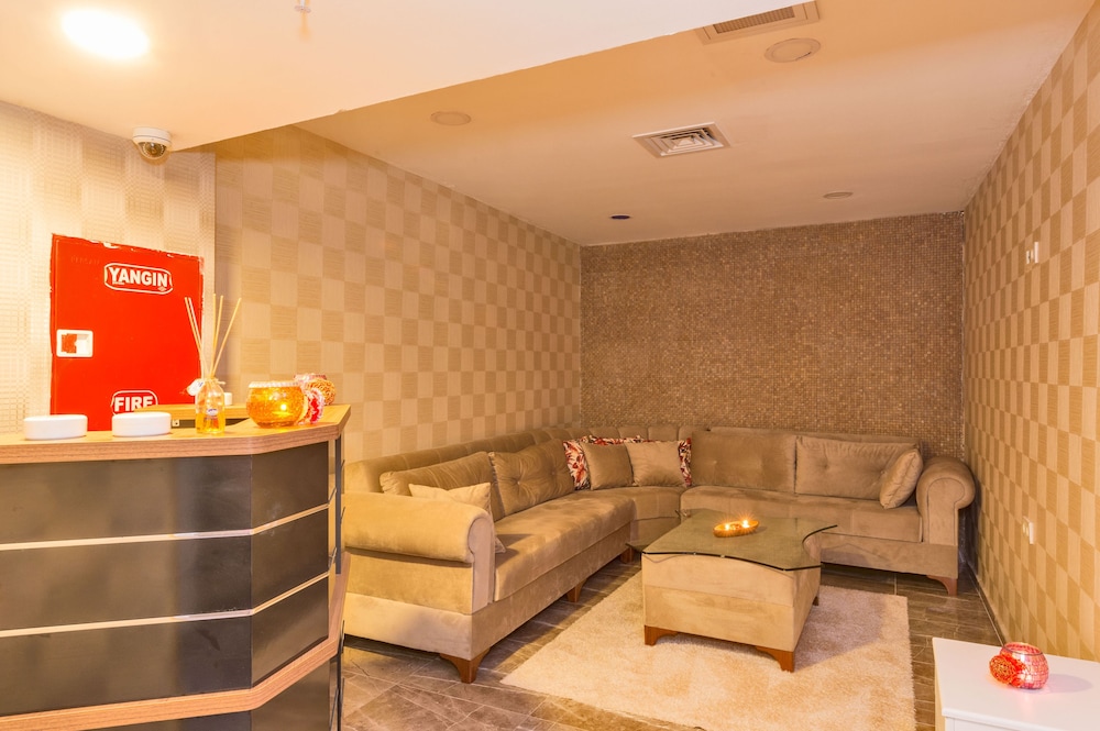 Grand Pamir Hotel 5/50