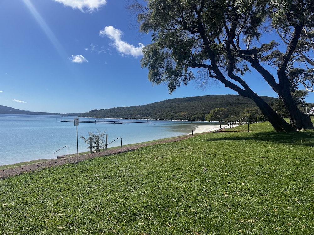Emu Point Motel 62/70