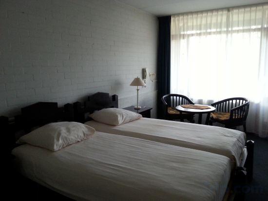 Standard, Twin Beds