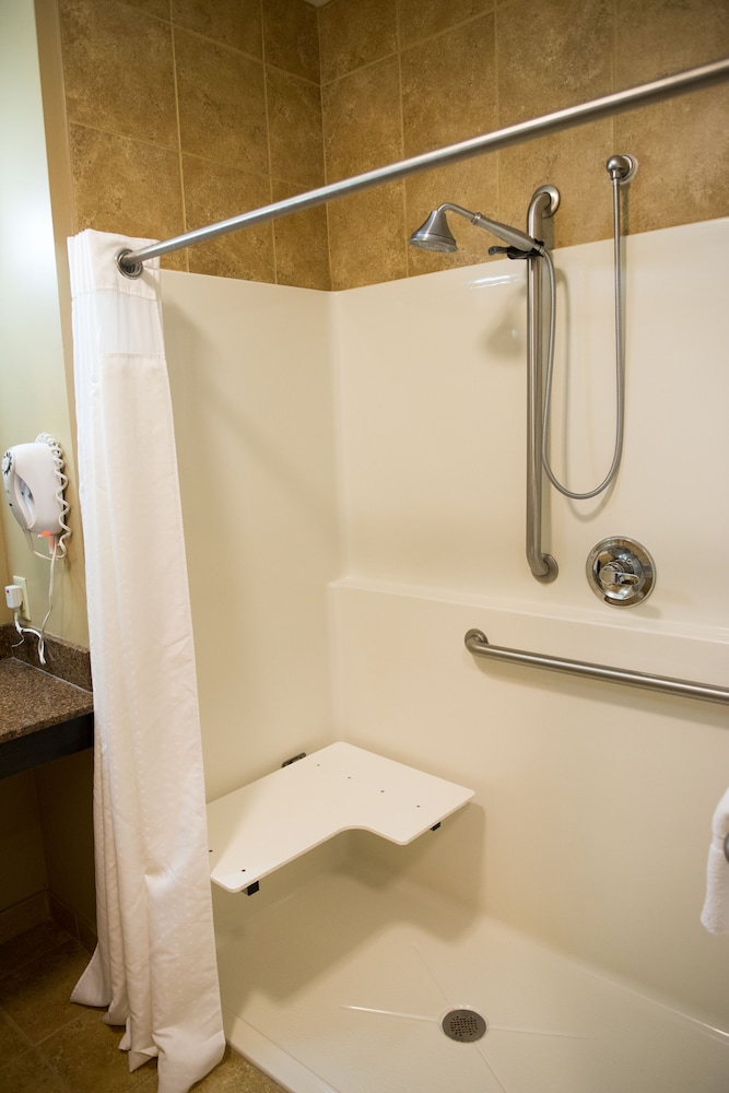 Holiday Inn Express Hotel & Suites Northwood 41/71