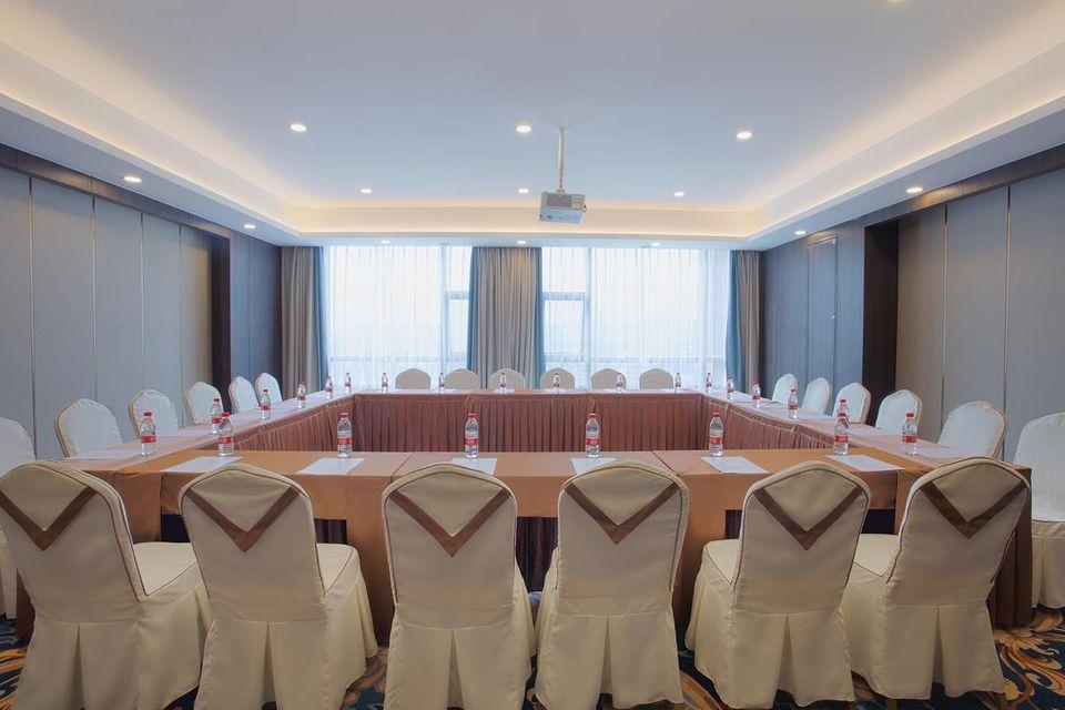 Vienna International Hotel (Mianyang High Speed Railway Station) 48/49