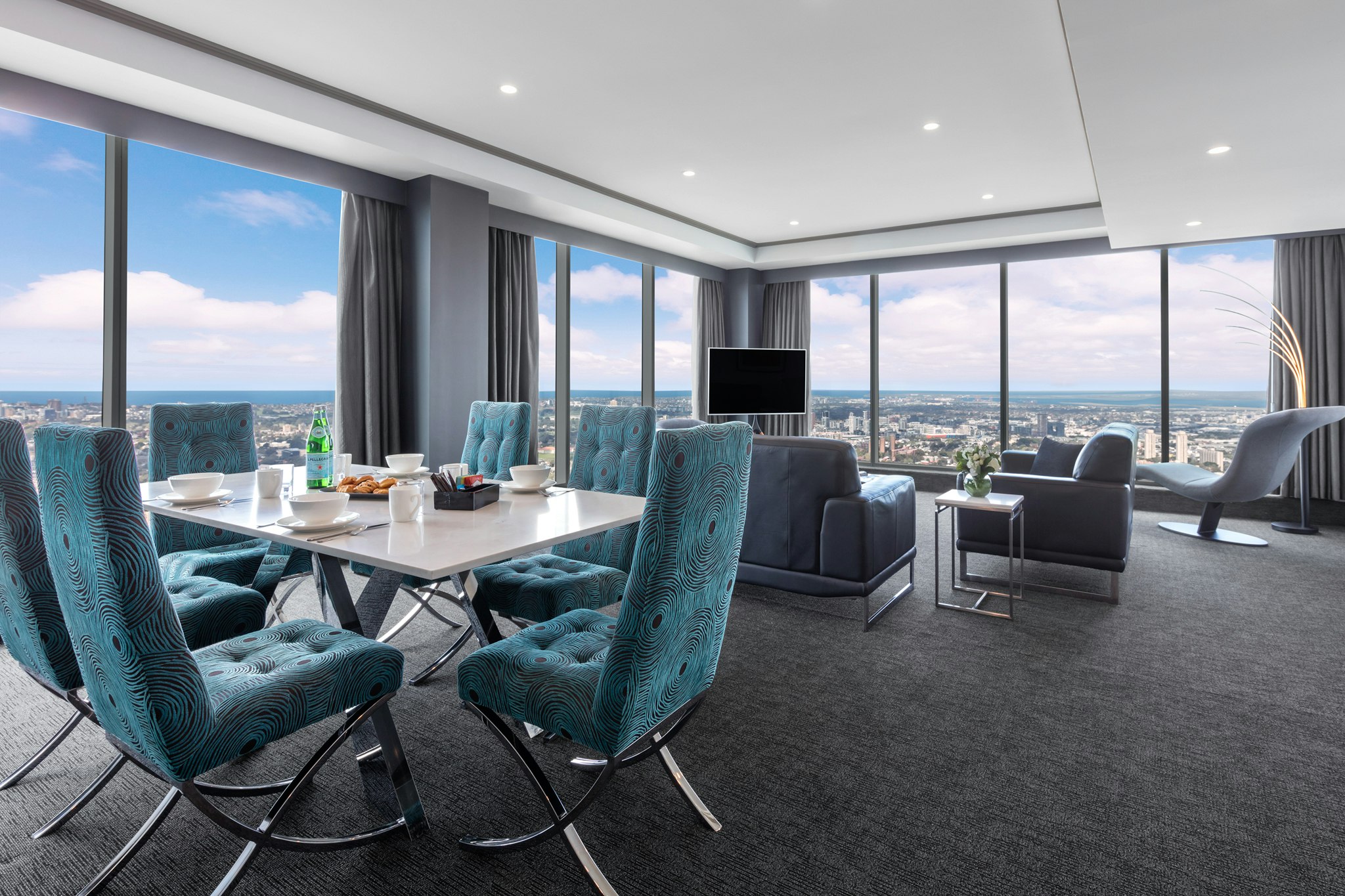 Meriton Suites World Tower 50/50