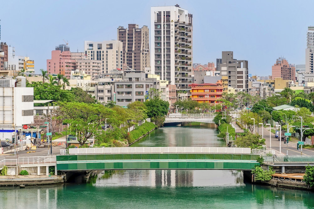 CHECK inn Express Kaohsiung Love River 60/66