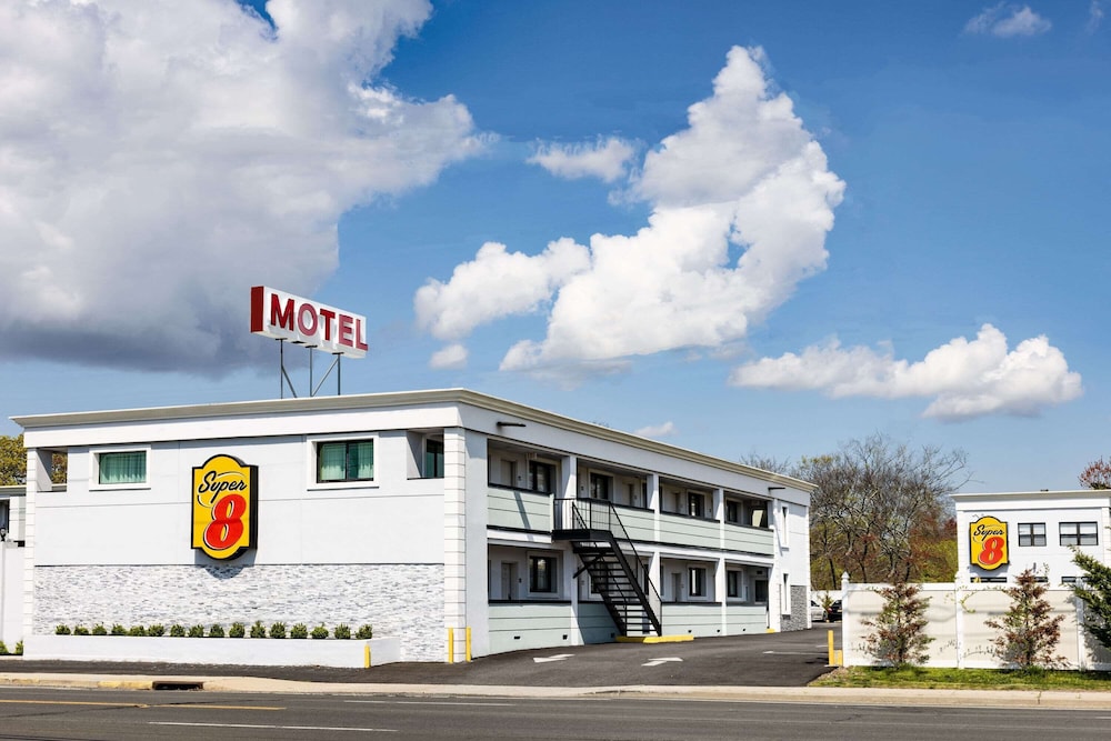 Super 8 by Wyndham Lindenhurst 2/22