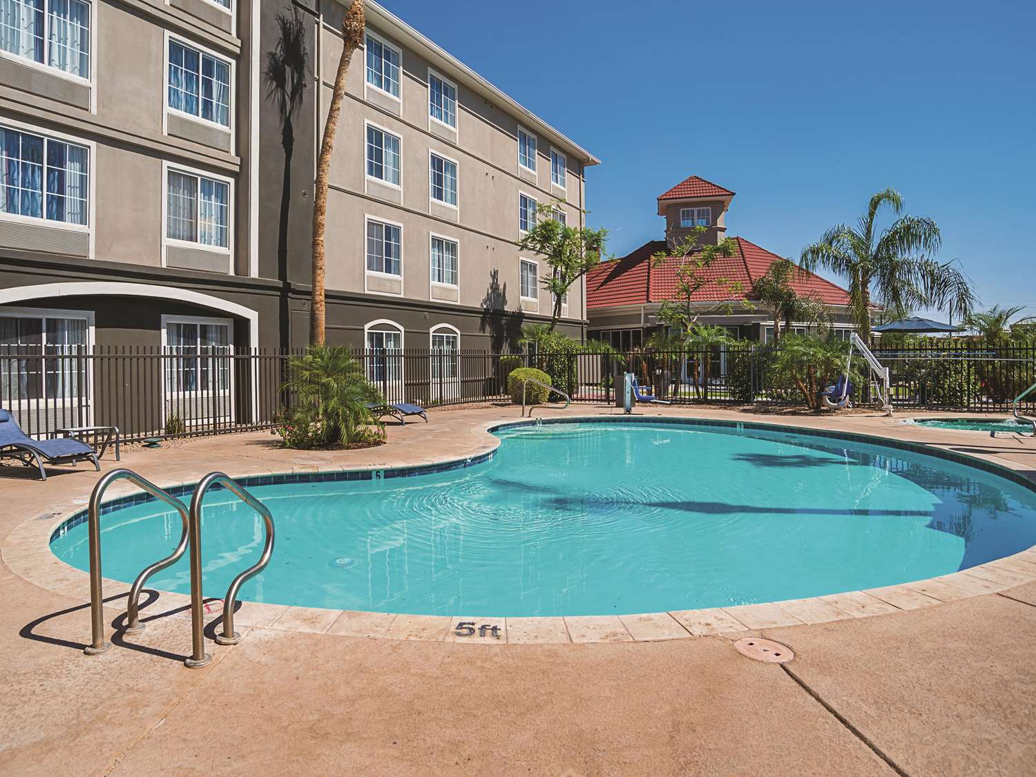 La Quinta Inn & Suites by Wyndham Phoenix Chandler 40/41