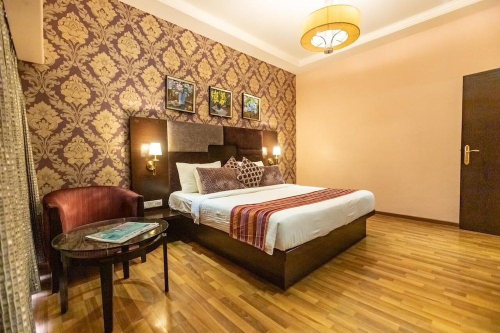Hotel Express Inn 14/39