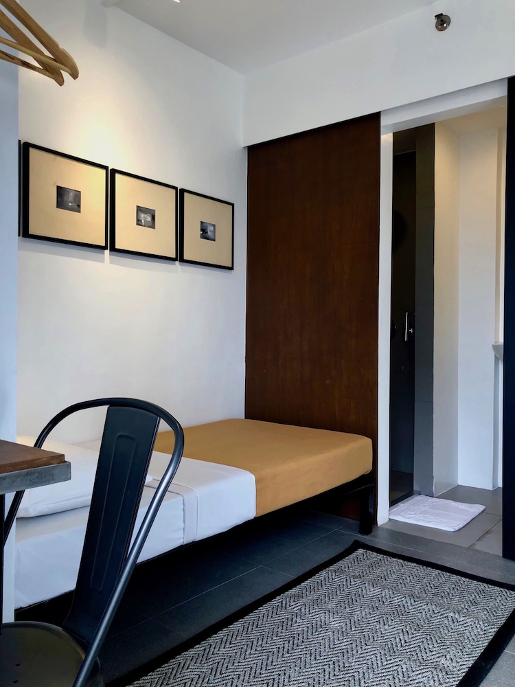Gomez House 23/36