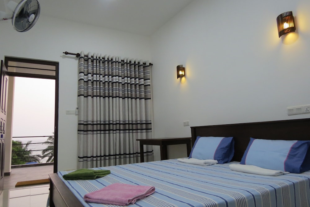 DELUXE, QUEEN BED, SEA VIEW