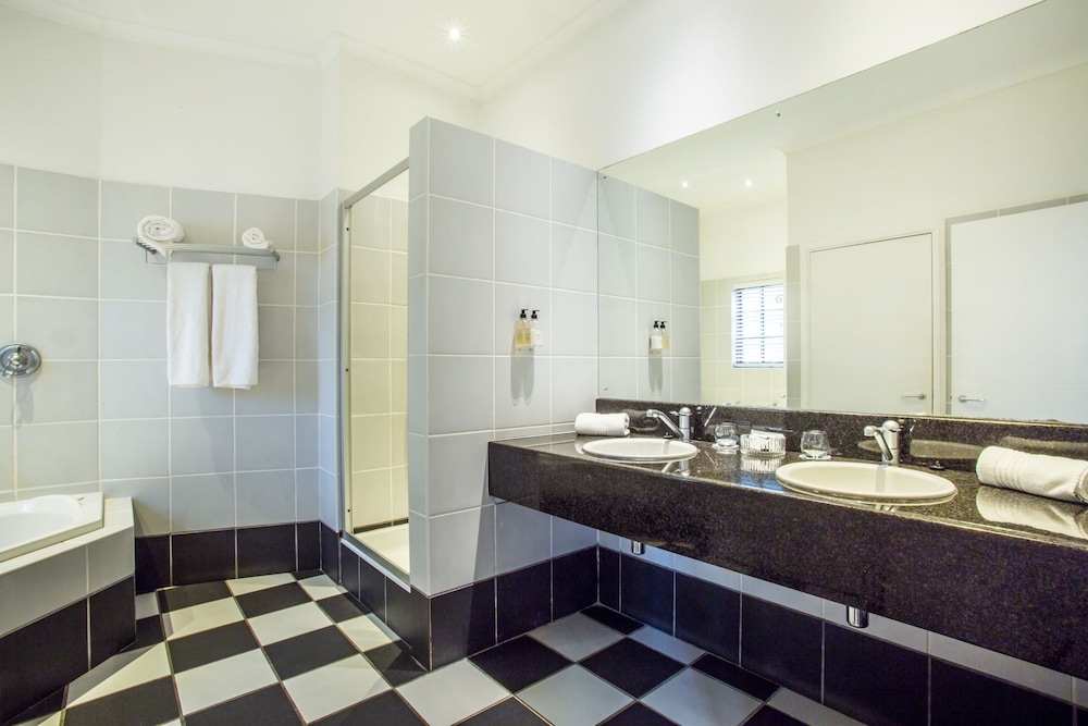 HLANGANA LODGE 22/56