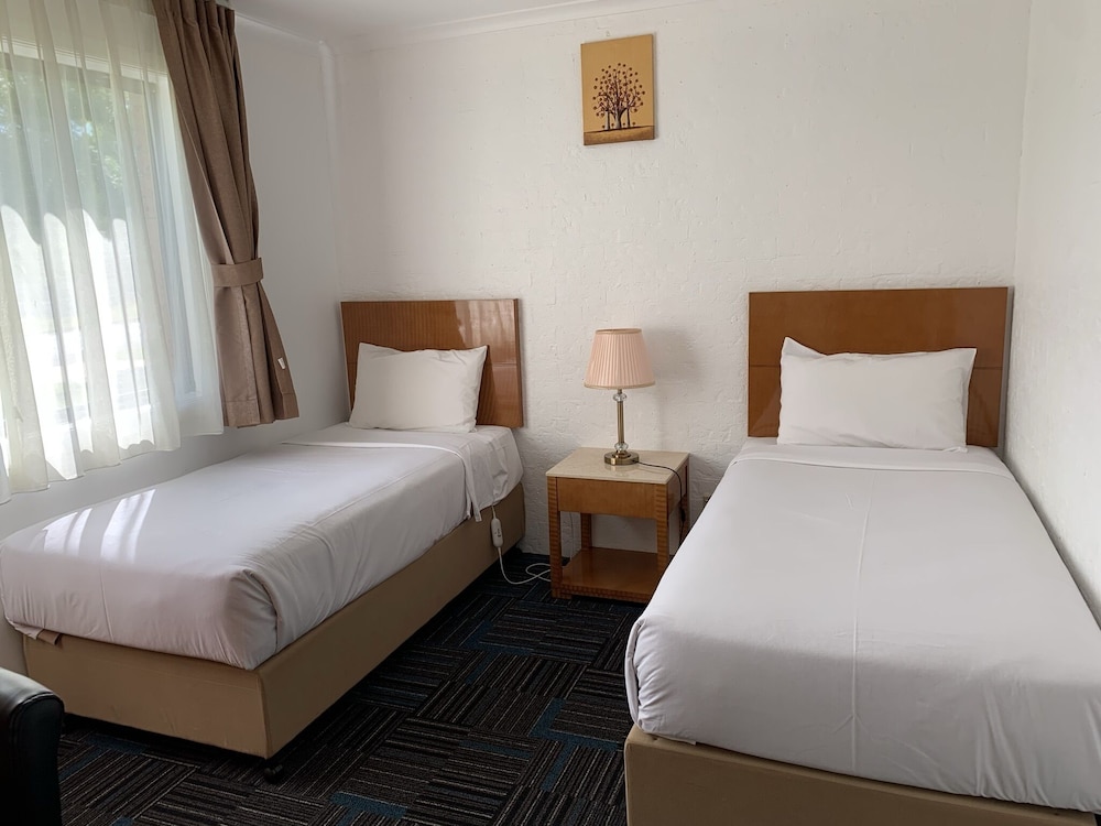 SWAGGERS MOTOR INN(FORMERLY Sundowner Yass) 5/46