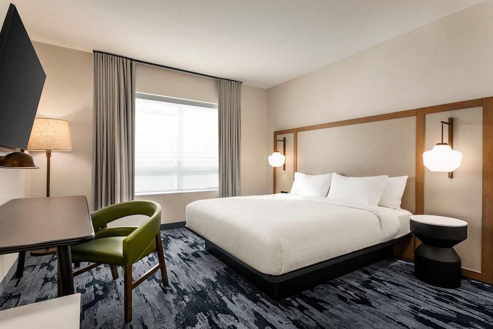 غرفة قياسية بسرير كينج لذوي الإعاقة، Fairfield Inn & Suites by Marriott Bonita Springs 2/3