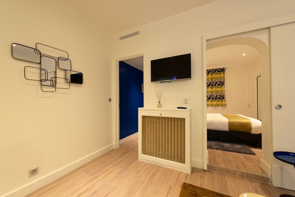 Hotel de La Gaite 4/66