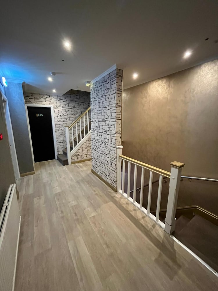 White Rose Hotel & Restaurant - Leeds 40/50