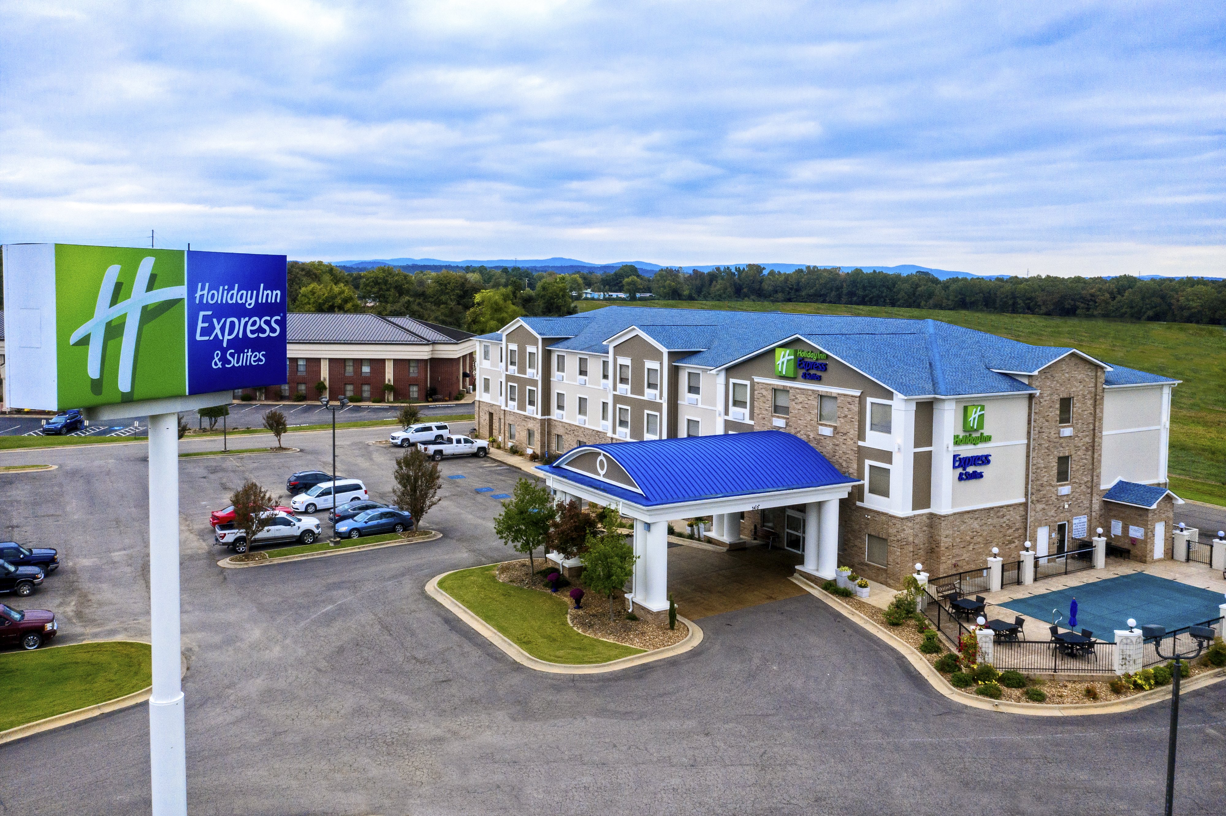 Holiday Inn Express Hotel Suites Clarksville 58/61