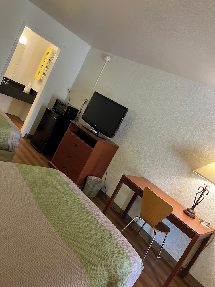 Econo Lodge Sonora, TX 40/60