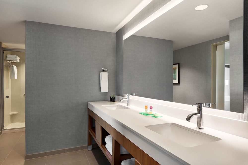 Hyatt Place Virginia Beach Town Center 25/52