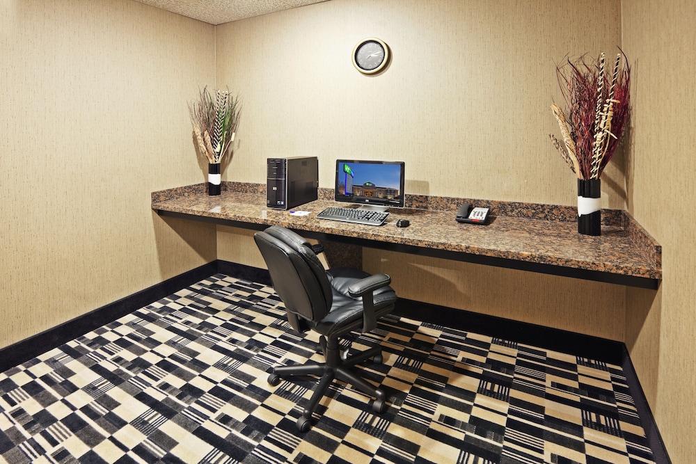 Holiday Inn Express Hotel Suites Jacksonville 38/42
