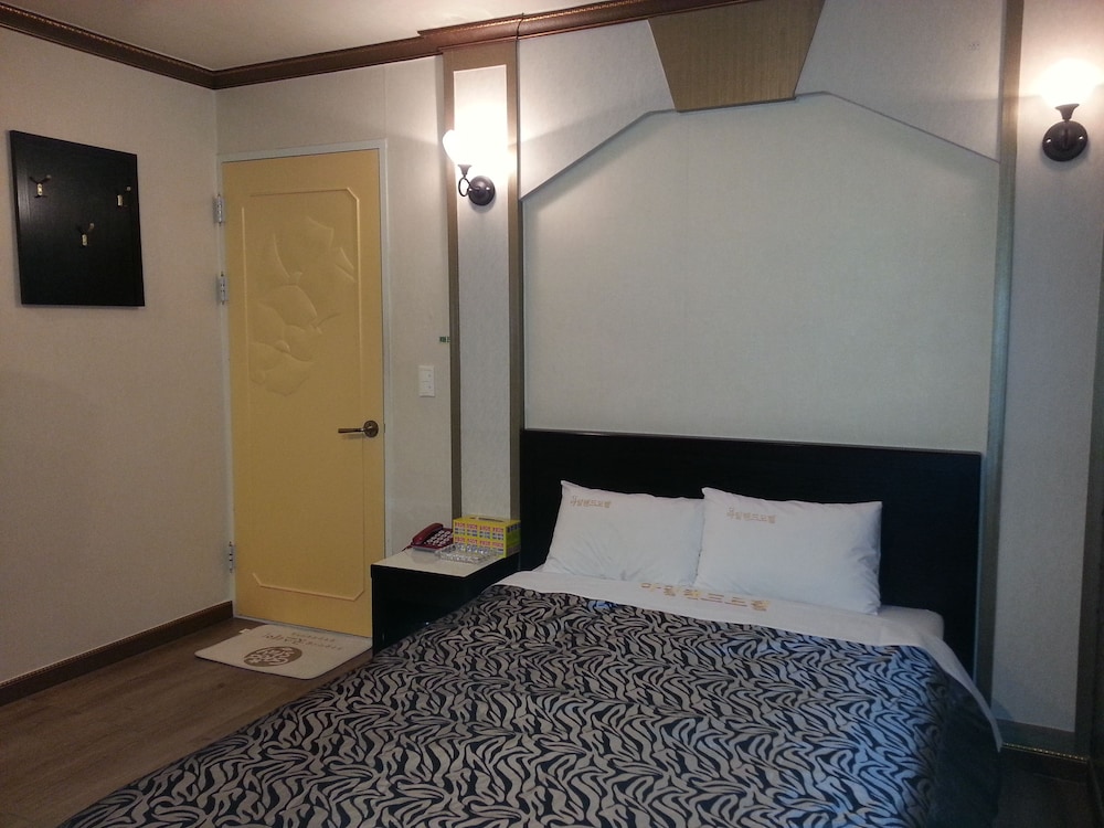 Island Motel 33/60