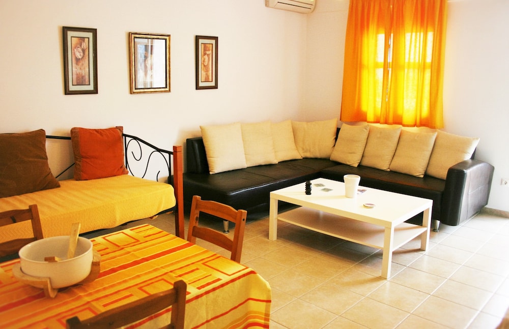 Lagoon View Apartments - Adults Only 30/70