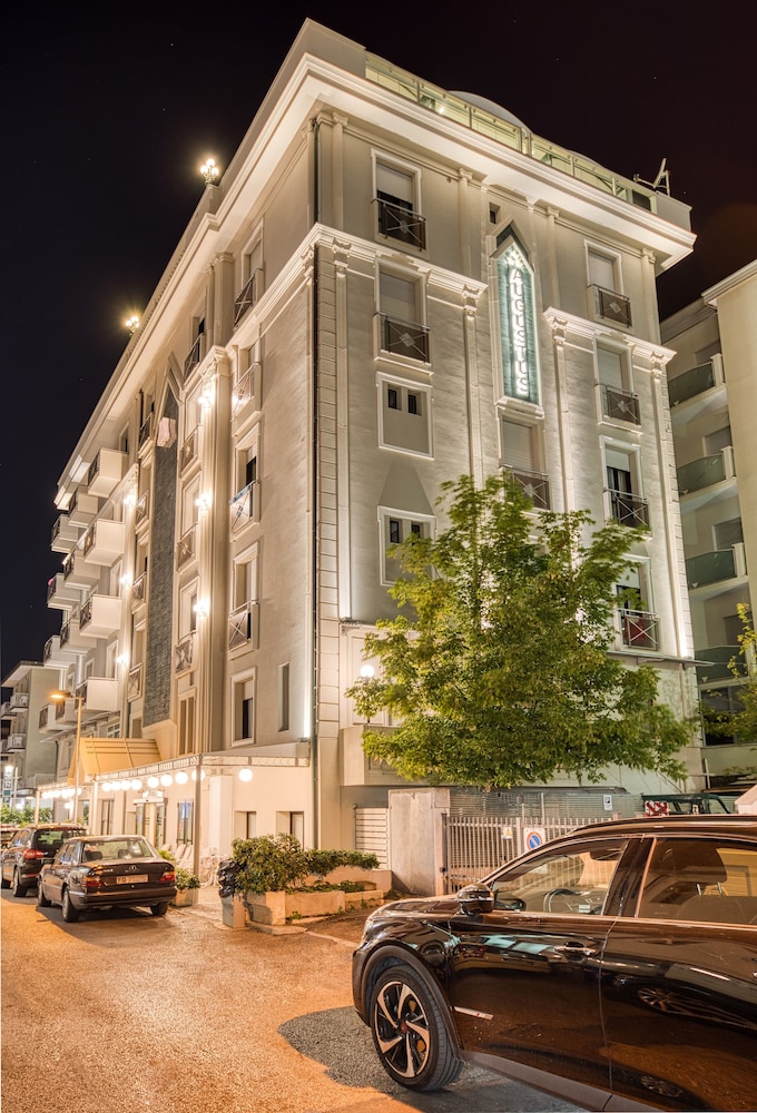 Hotel Augustus 5/49