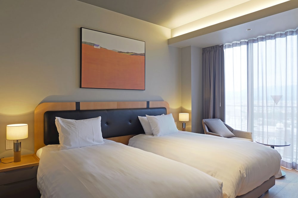 3 BEDROOMS, PREMIER, SUITE, TRIPLE