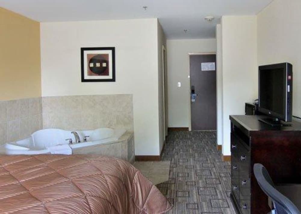 Quality Inn & Suites Greenville Near Downtown 9/19