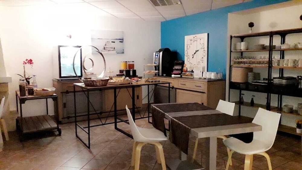 HOTEL LA HAIE DES VIGNES 44/68