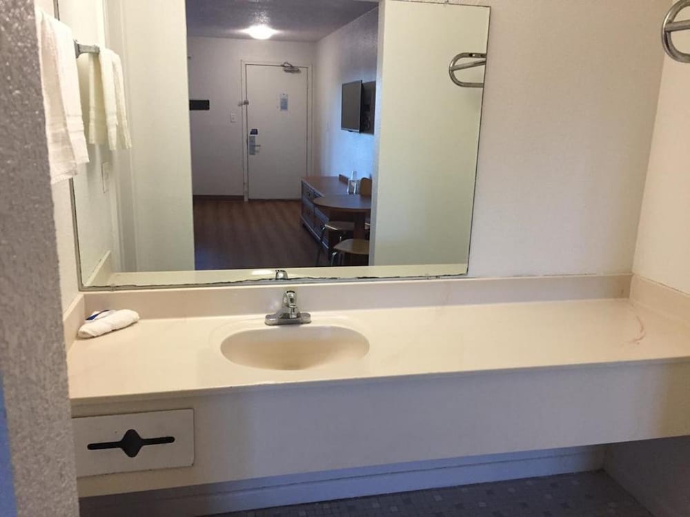Fairbridge Inn Express North Lima 24/40