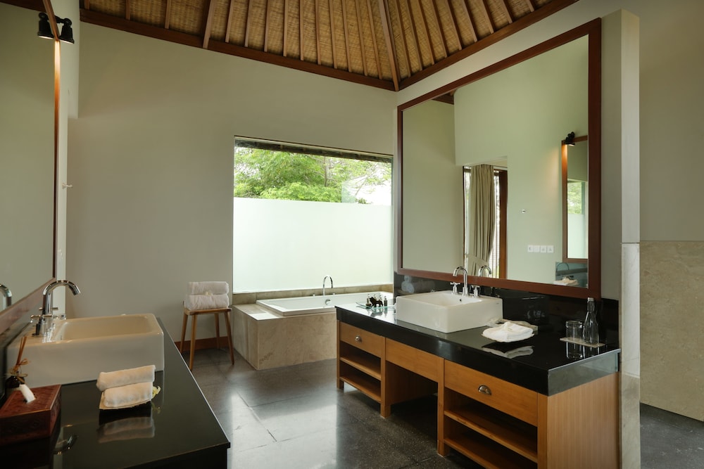 THE SHANTI RESIDENCE AND RESORT 55/66