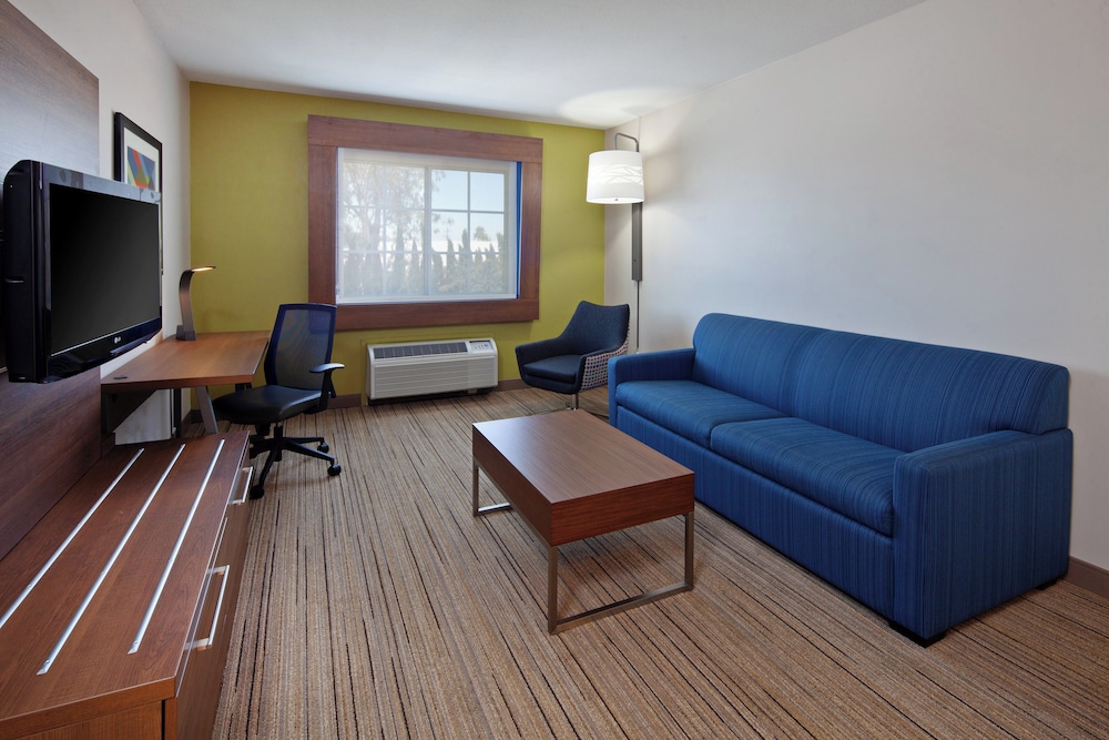 Holiday Inn Express & Suites San Diego-Escondido 39/68