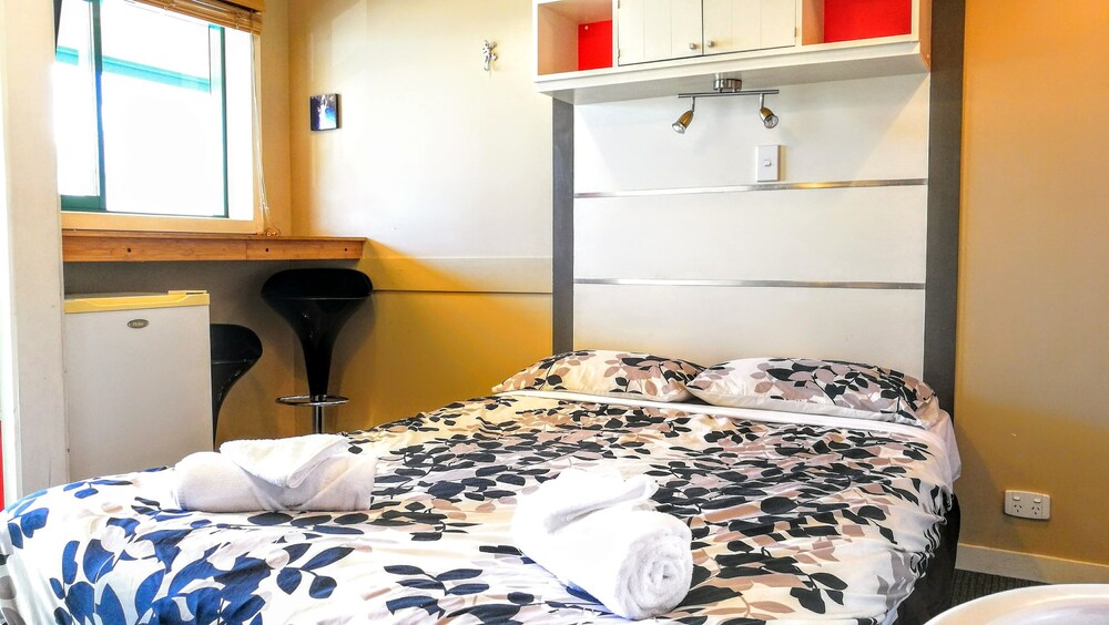 Astray Motel And Backpackers 14/66