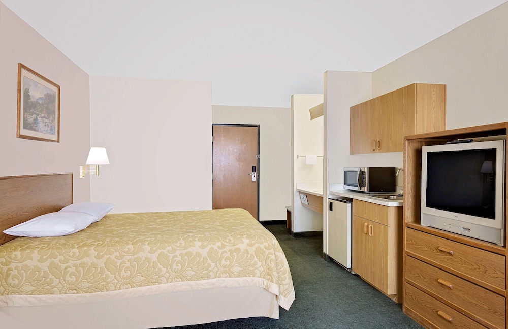 Super 8 by Wyndham Battle Mountain NV 8/20