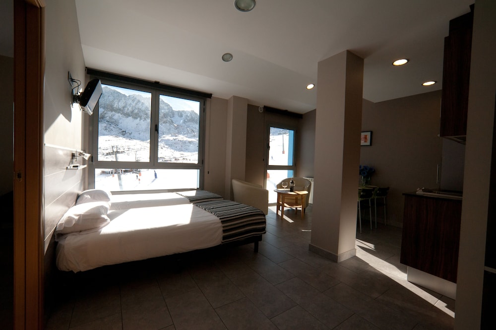 Olimpiades Aparthotel 37/66