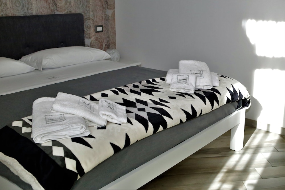 LUXURY, MULTIPLE BEDS, CITY VIEW, HOT TUB