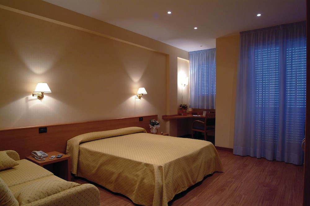 Hotel Touring Falconara Marittima 13/36