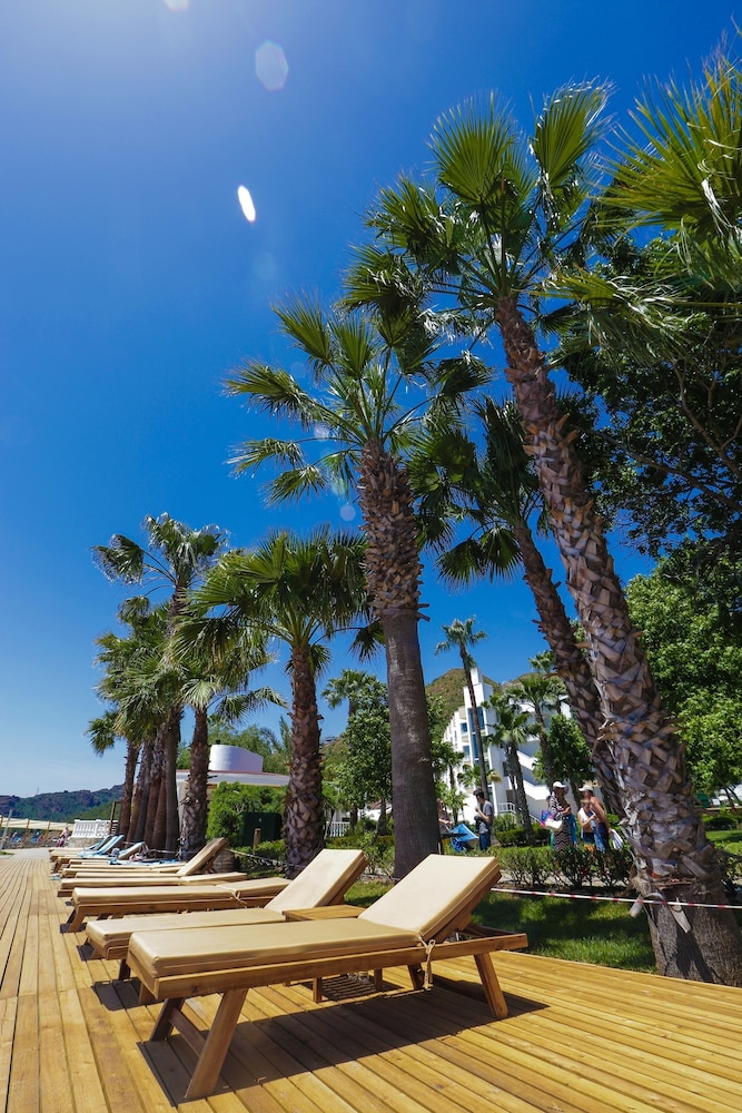Fortezza Beach Resort 65/70